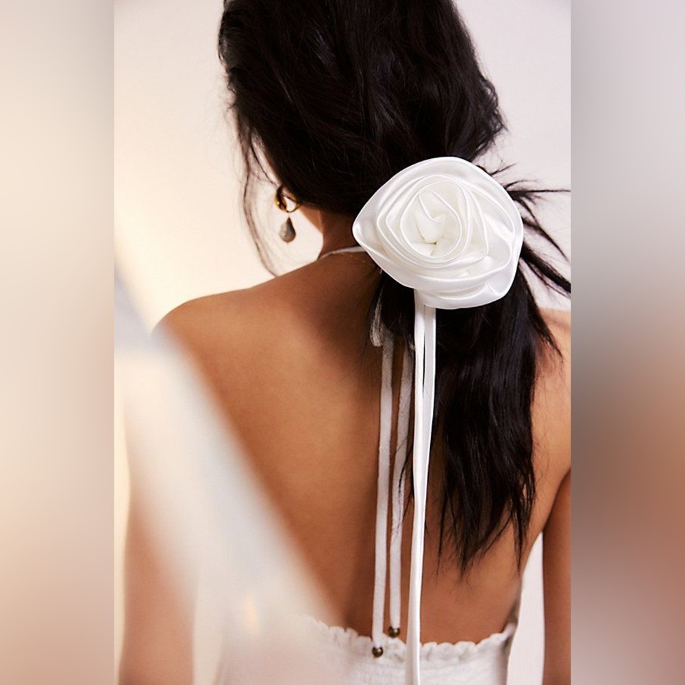 Free People Regal Bow Scrunchie - Ivory